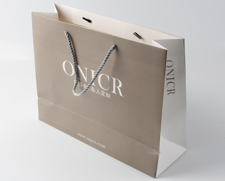 服裝紙袋-廣州駿業包裝實業有限公司 服裝紙袋