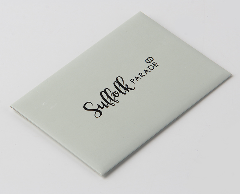 褲子的吊牌定做如果選擇合版印刷,記得考慮1個(gè)因素 褲子的吊牌定做如果選擇合版印刷,記得考慮1個(gè)因素