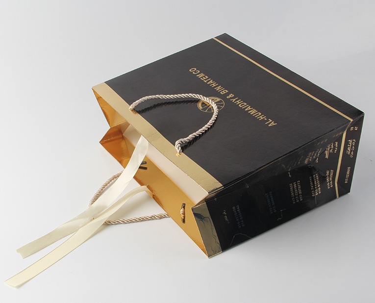 化妝品紙袋訴說著絲印技術在訂制中的沒落 化妝品紙袋訴說著絲印技術在訂制中的沒落