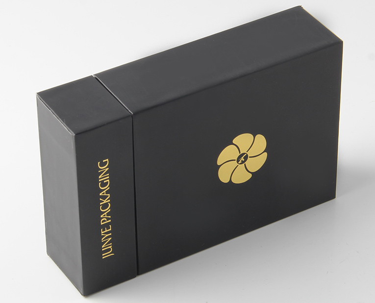 香水包裝在訂做完了之后，要趕緊處理龜裂的情況