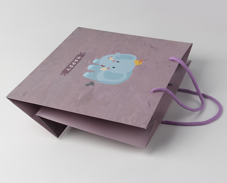 化妝品禮品袋嘗試在冬天用夏天的光油訂制，結果無奈