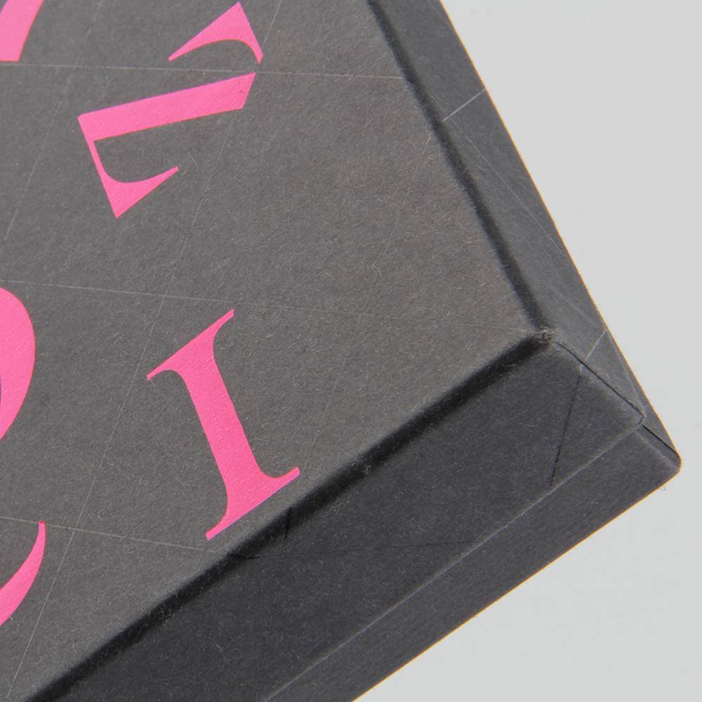 如果內衣精裝盒廠是細心分析你的特種紙,是不會出現粘壞的 如果內衣精裝盒廠是細心分析你的特種紙,是不會出現粘壞的