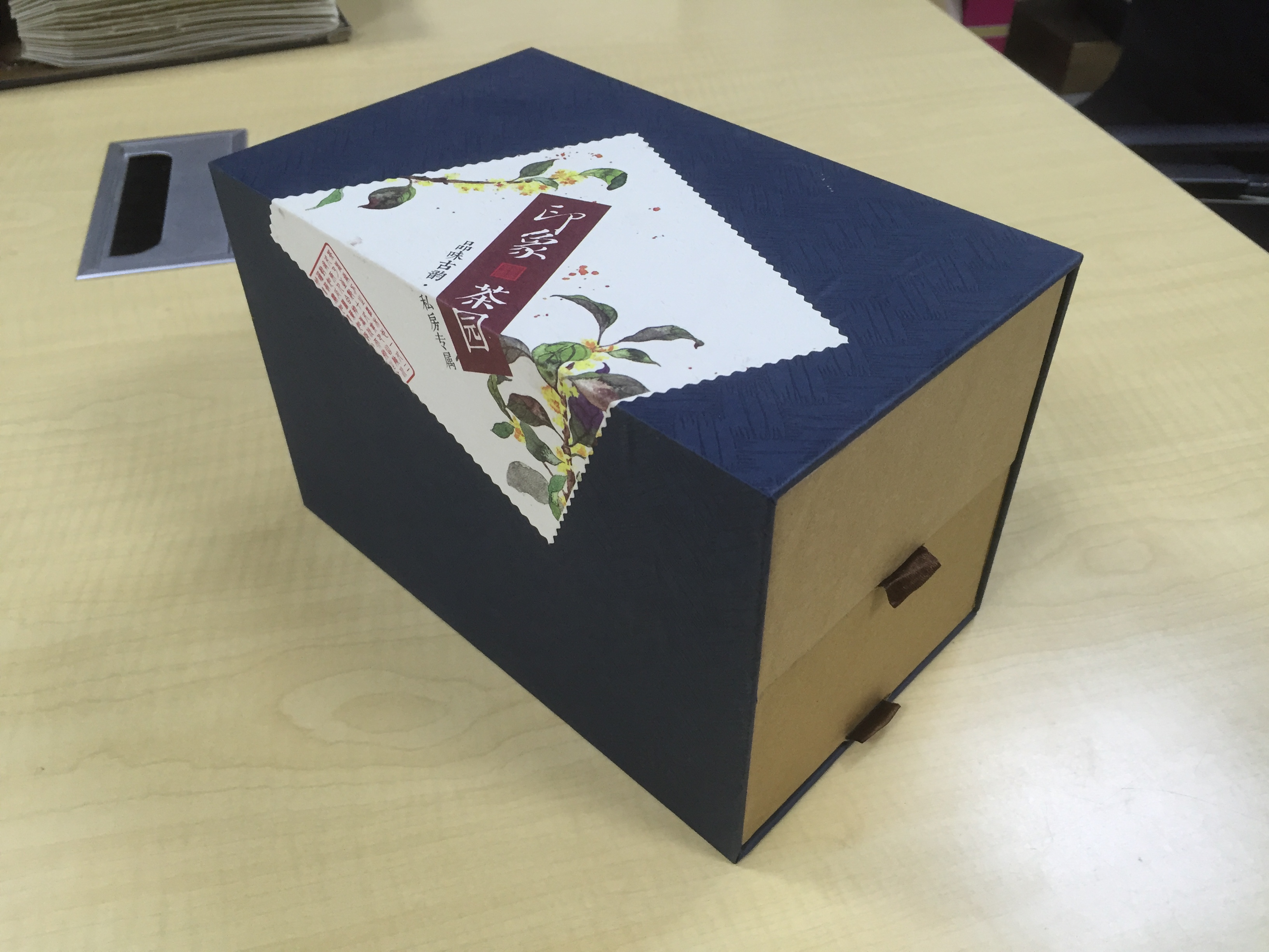 有保健品商家對禮品盒工廠的天地蓋不服,只好祭出雙開抽屜盒 有保健品商家對禮品盒工廠的天地蓋不服,只好祭出雙開抽屜盒