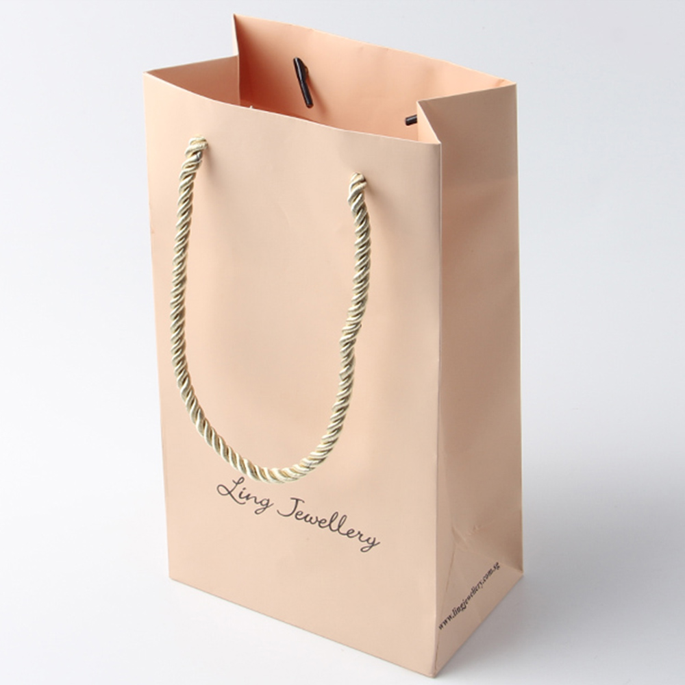 不管是不是首飾紙袋定做,工廠也不會打破約定俗成的規則 不管是不是首飾紙袋定做,工廠也不會打破約定俗成的規則