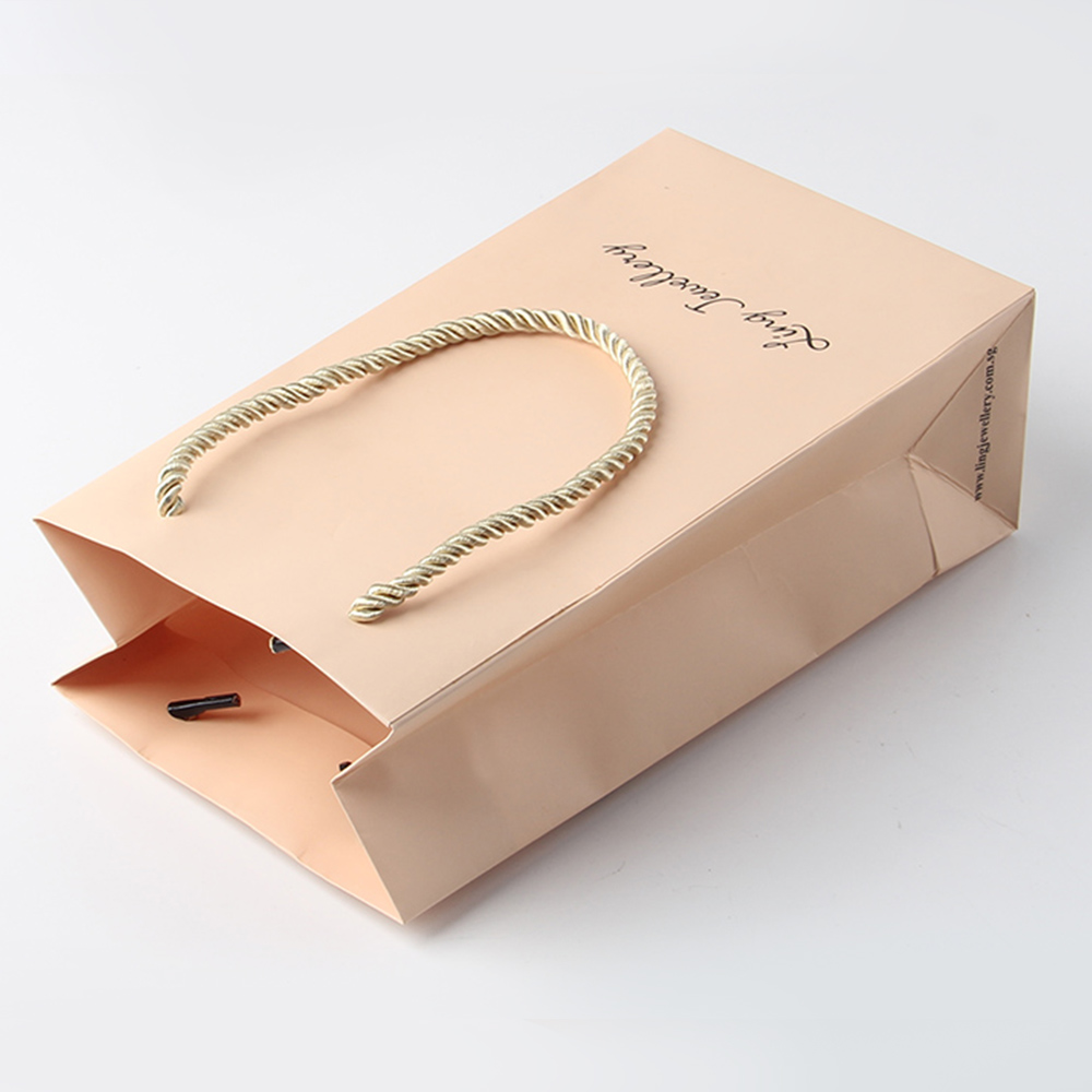 不管是不是首飾紙袋定做,工廠也不會打破約定俗成的規則 不管是不是首飾紙袋定做,工廠也不會打破約定俗成的規則