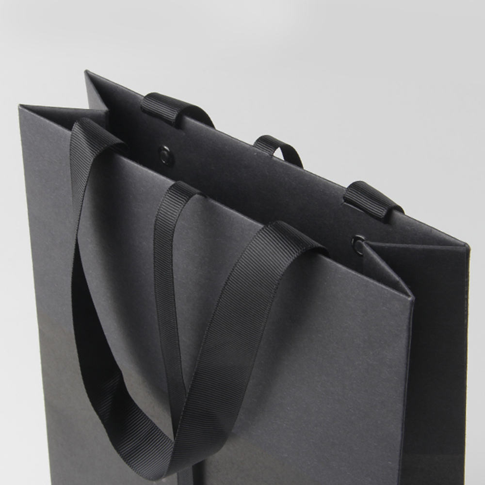 大膽地為環(huán)繞屏手機(jī)作紙袋設(shè)計