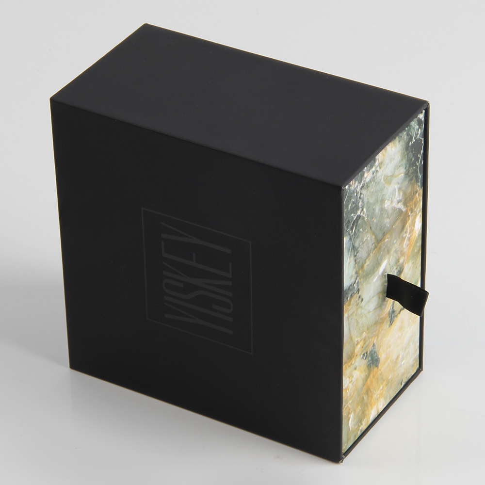 面膜精裝盒工廠的產(chǎn)品帶不帶病毒呢？