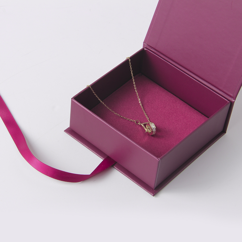 相當哇塞的翻蓋紙包裝盒設(shè)計操作 相當哇塞的翻蓋紙包裝盒設(shè)計操作