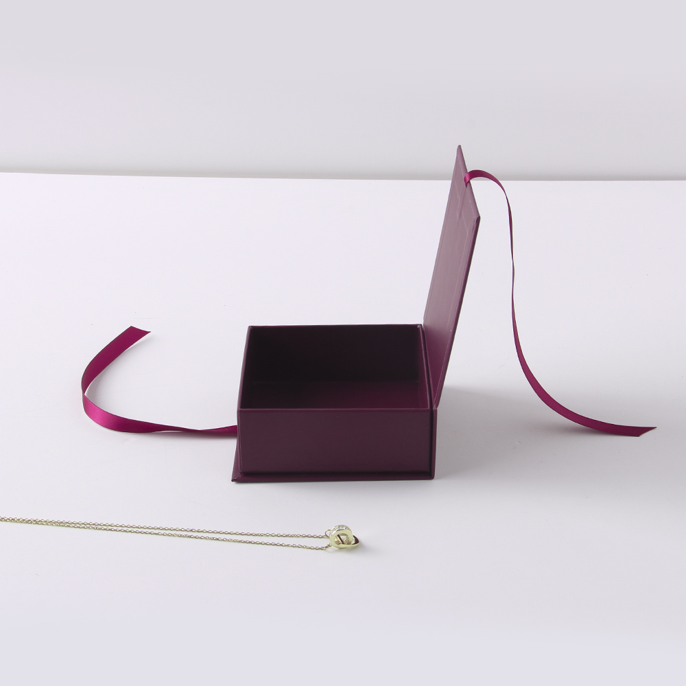 相當哇塞的翻蓋紙包裝盒設(shè)計操作 相當哇塞的翻蓋紙包裝盒設(shè)計操作