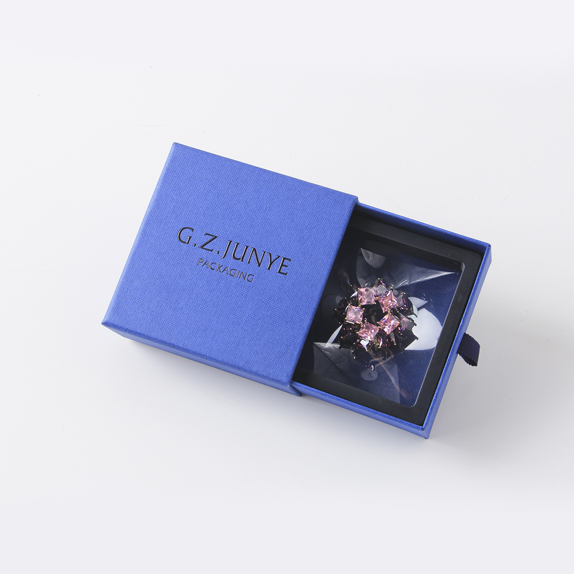 紙質(zhì)珠寶包裝盒會有哪些生產(chǎn)上的細(xì)節(jié)需要注意? 紙質(zhì)珠寶包裝盒會有哪些生產(chǎn)上的細(xì)節(jié)需要注意?