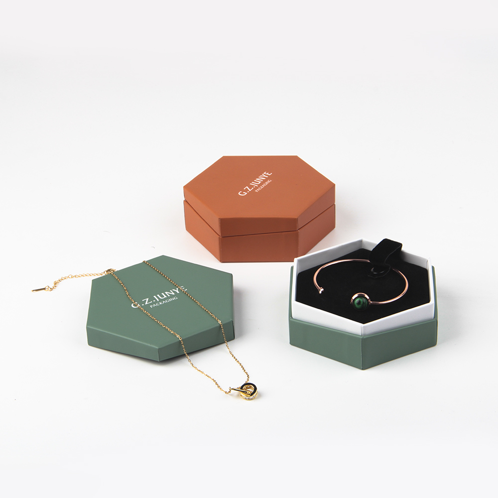 有實(shí)力的六角紙盒工廠具備什么特征 有實(shí)力的六角紙盒工廠具備什么特征